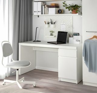 Escritorio MALM IKEA 140x65