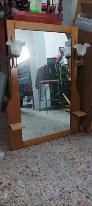 Espejo de madera con luz