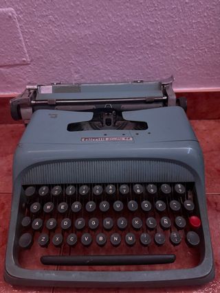 Máquina de escribir Olivetti Studio 44