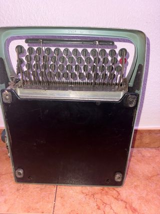 Máquina de escribir Olivetti Studio 44