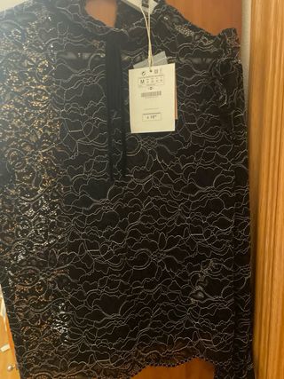 Blusa Stradivarius encaje negro talla M