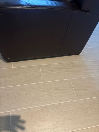 Sofá de piel marrón