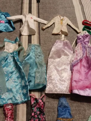 Lote 2 Barbies y muchos accesorios