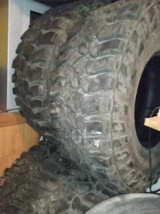 Neumáticos y 4 llantas