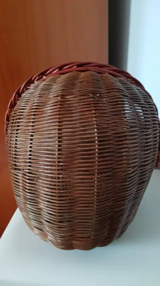 Moisés o cuna de muñecas antigua, mimbre