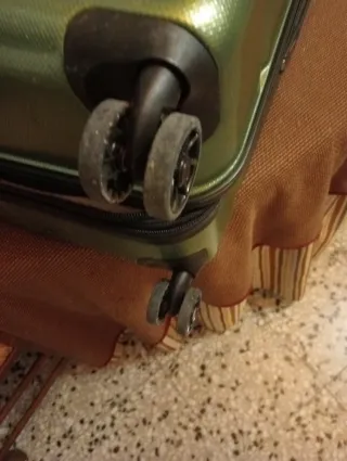 Maleta grande de viaje verde