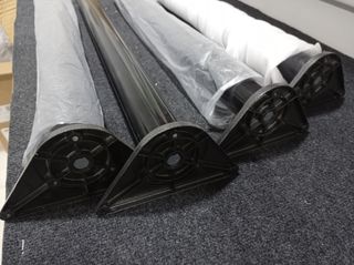 Pata metálica para mostrador o mesa