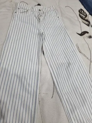 Pantalones de rayas blancos y azules