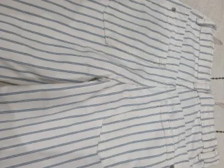 Pantalones de rayas blancos y azules