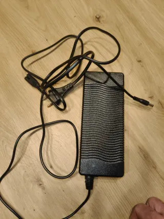 Cargador Kukirin CP588200 58.8V 2A