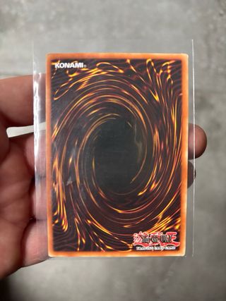 Carta Yu-Gi-Oh! Dragón de Fuego Oscuro