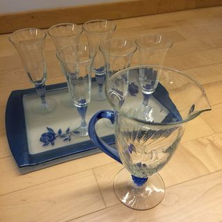 Set calici, caraffa e vassoio blu