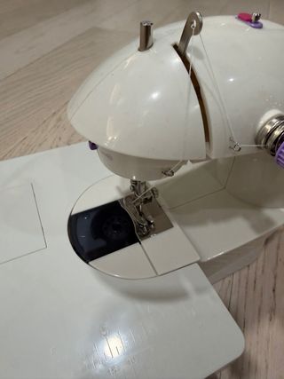 Máquina de coser portátil