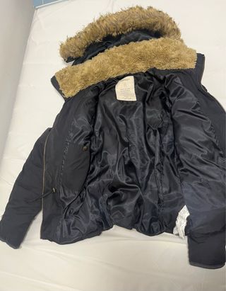 Chaqueta Zara Negra con Capucha y Pelo
