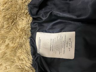 Chaqueta Zara Negra con Capucha y Pelo