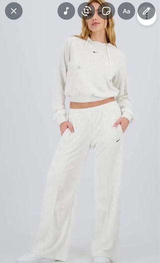 Conjunto Nike beige mujer