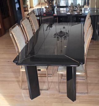 Comedor Mesa Negra y 6 Sillas Doradas