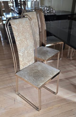 Comedor Mesa Negra y 6 Sillas Doradas