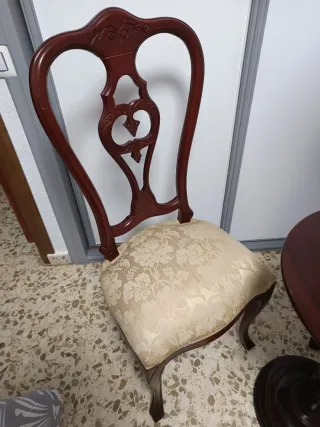 Lámpara de pie de madera de caoba con mesa auxilia