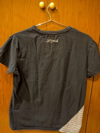 Camiseta Desigual Talla M Negra con Diseño