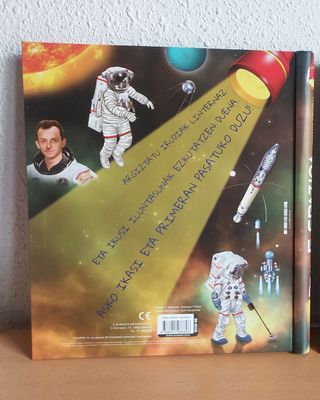 Libro linterna del espacio (català, 6 años) NUEVO