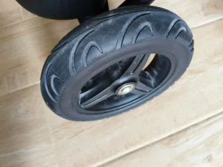 Triciclo Kinderkraft gris