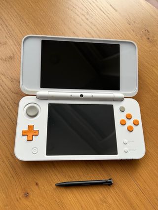 New Nintendo 2DS XL Naranja y Blanca