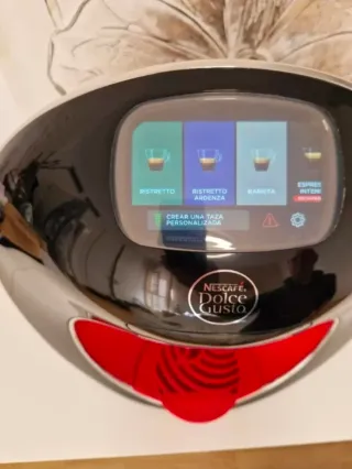 Cafetera Dolce Gusto Negra y Roja