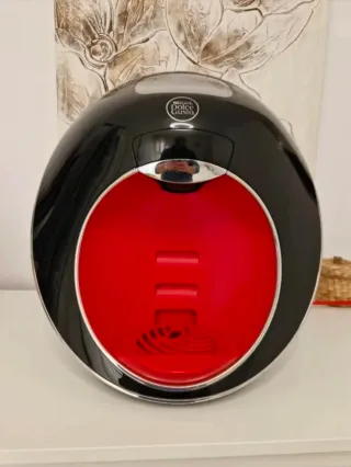 Cafetera Dolce Gusto Negra y Roja