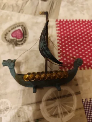 Barco Vikingo Metal Miniatura Antiguo