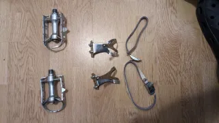Pedales bici clásicos con calapiés