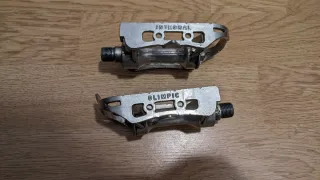 Pedales bici clásicos con calapiés