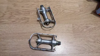 Pedales bici clásicos con calapiés