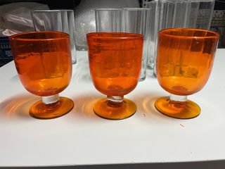 3 copas de cristal naranja,15 vasos de tubo