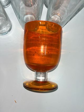 3 copas de cristal naranja,15 vasos de tubo