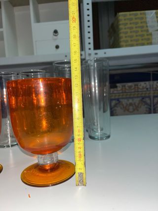 3 copas de cristal naranja,15 vasos de tubo