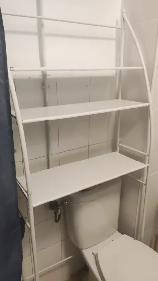 Estantería de baño blanca