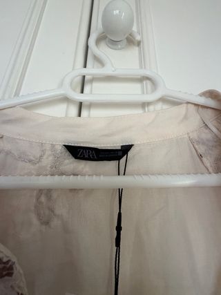 Blusa bordada Zara beige
