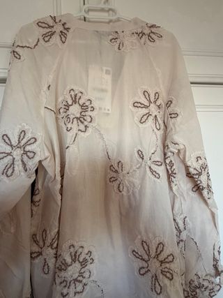 Blusa bordada Zara beige