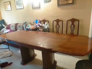 Mesa de comedor de madera.regalo 4 sillas