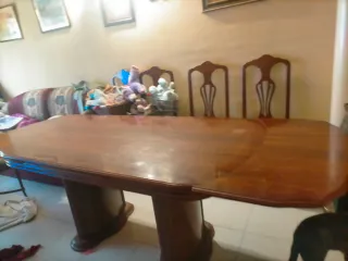 Mesa de comedor de madera.regalo 4 sillas