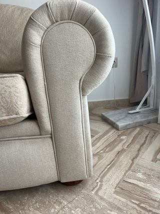 Sofá con dos sillones