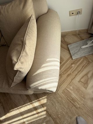 Sofá con dos sillones