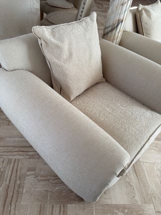 Sofá con dos sillones