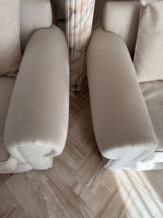 Sofá con dos sillones