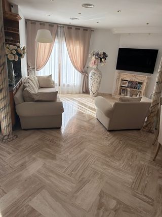 Sofá con dos sillones