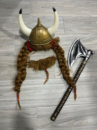 Complemento Vikingo Casco Hacha Peluca y barba