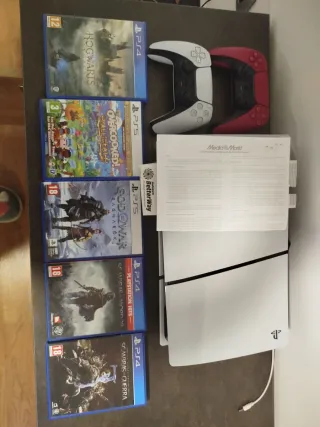 PS5 con 2 mandos y 5 juegos