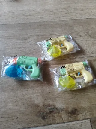 Pistola juguete nueva a estrenar