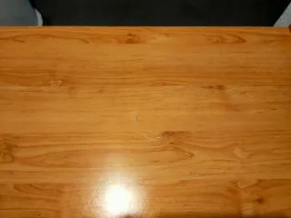 Mesa de ordenador con bandeja extraíble